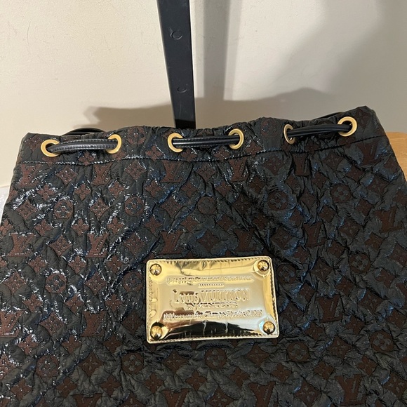 Louis Vuitton Monogram Squishy Drawstring - Picture 9 of 15